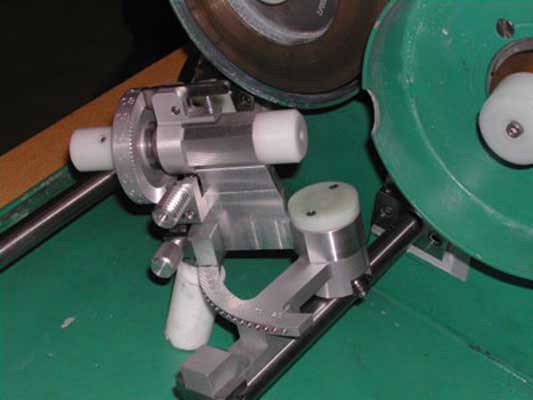 Machine de taillage et de fa&ccedil;onnage des diamants