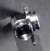 Support et raccord pour pompe hydraulique A&eacute;ronautique.