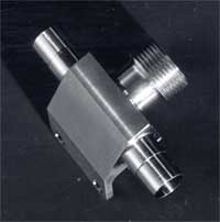 Support et raccord pour pompe hydraulique A&eacute;ronautique.